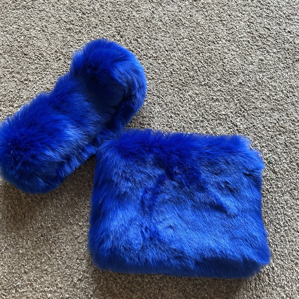 Faux fur set blue purse and headband